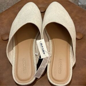 Old Navy Women's 9.5 Tan Mules flat heel.